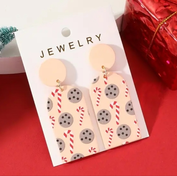 ** BRAND NEW SWEET CHRISTMAS TREAT EARRINGS - Picture 1 of 4